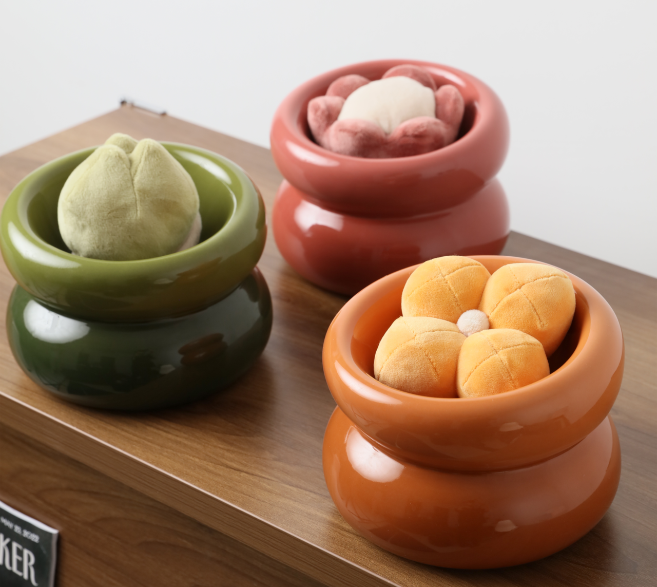 Soufflé Elevated Pet Bowl – Avocado Green | Ergonomic, Anti-Spill Design for Cats & Small Dogs